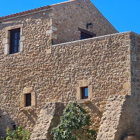 Pyrgos 1869 Villa ยีธิโอ ภายนอก รูปภาพ