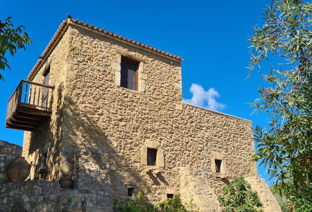 Pyrgos 1869 Villa ยีธิโอ ภายนอก รูปภาพ