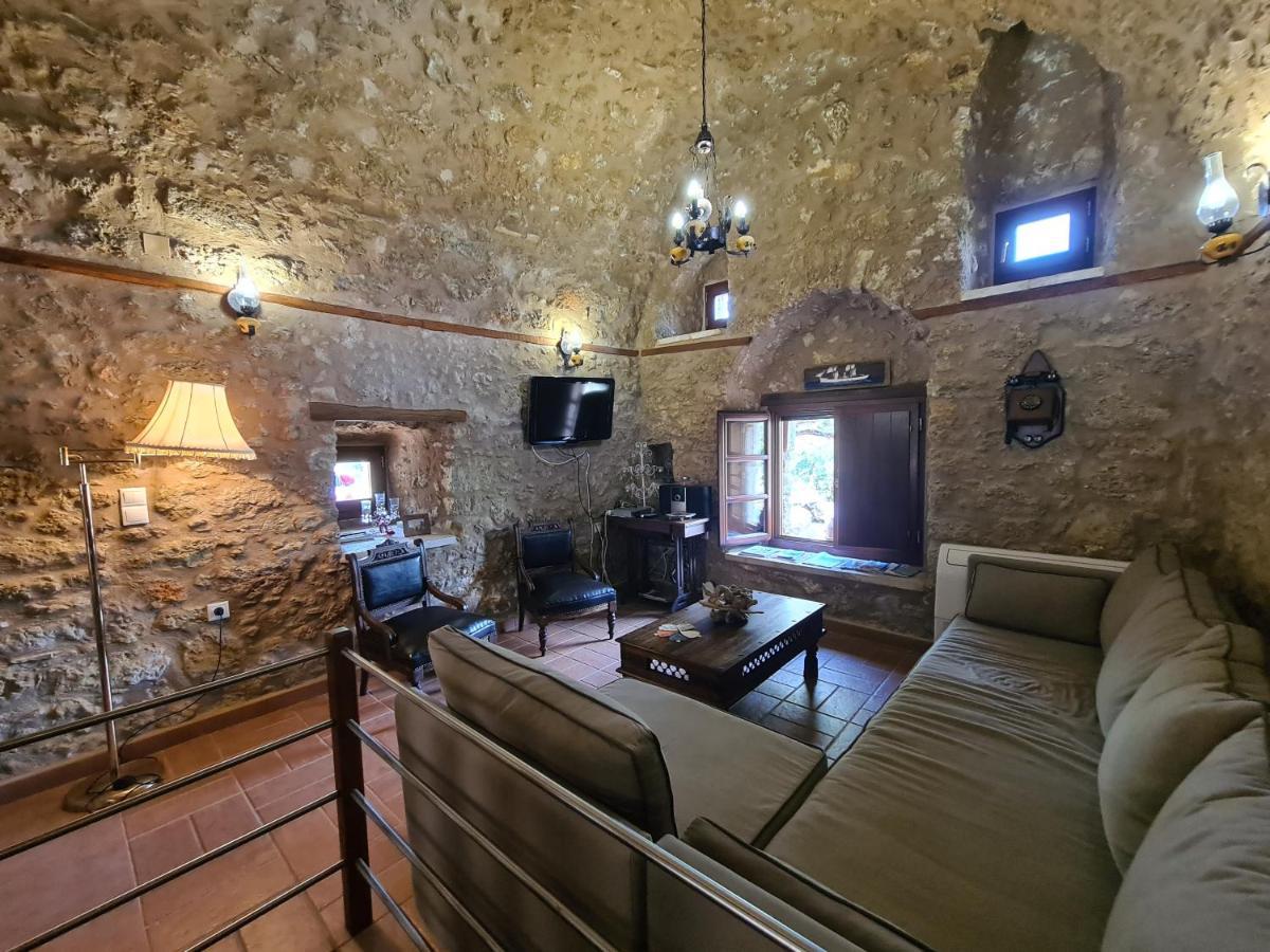 Pyrgos 1869 Villa ยีธิโอ ภายนอก รูปภาพ